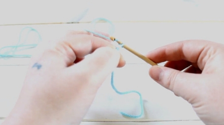 Learn to crochet a chain stitch
