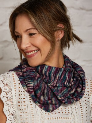 Manos Circle Scarf										