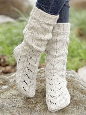 DROPS White Cables & Lace Socks										