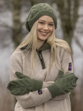 Viking Garn 2508-12 Mosedott Hat and Mittens