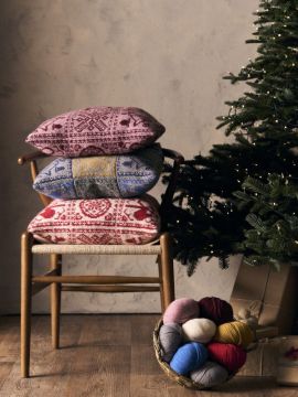 Rowan Festive Knit-Along (KAL) Juleteppe by ARNE & CARLOS