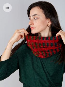 Urth Yarns Yule Plaid Cowl