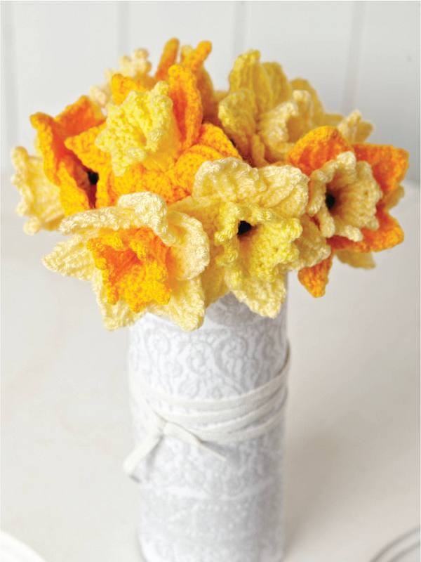 Fast and free Easter knitting patterns: daffodil bouquet