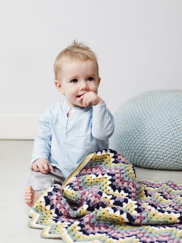 The best crochet blanket patterns: zig zag baby blanket throw