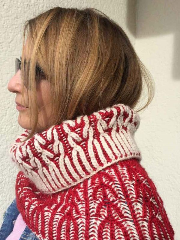 Free aran weight knitting pattern for a cowl