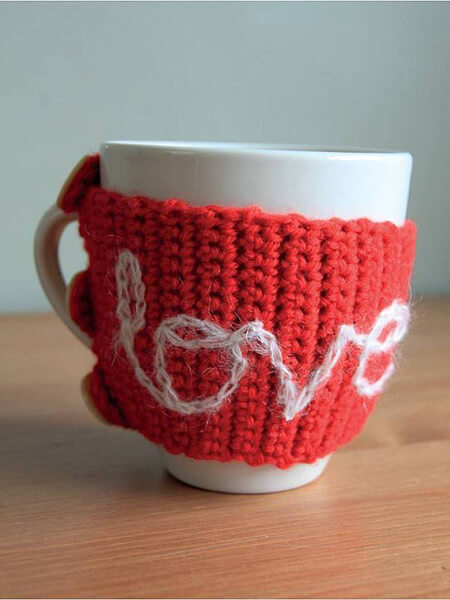 Free crochet patterns for Valentine's Day: love mug snug