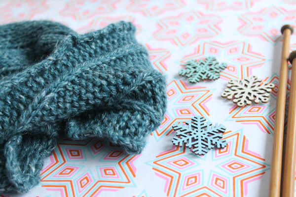 One ball challenge: free chunky scarf knitting pattern at Laughing Hens