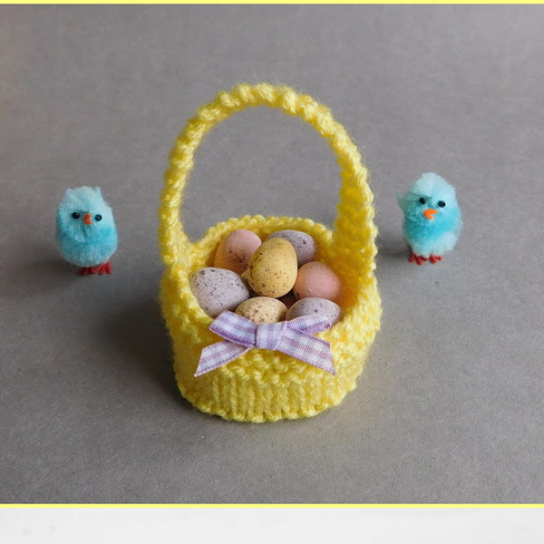 Free Easter basket knitting pattern on Laughing Hens