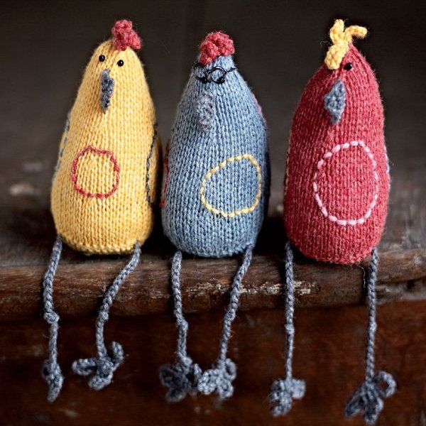 Free Easter chicks knitting pattern at Laughing Hens