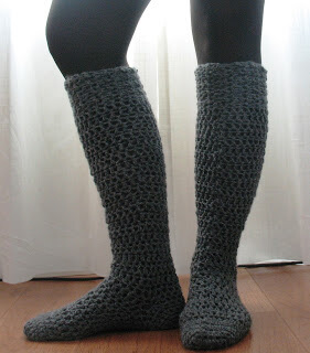 Free last minute crochet patterns for Christmas: slipper socks by Ball Hank Skein