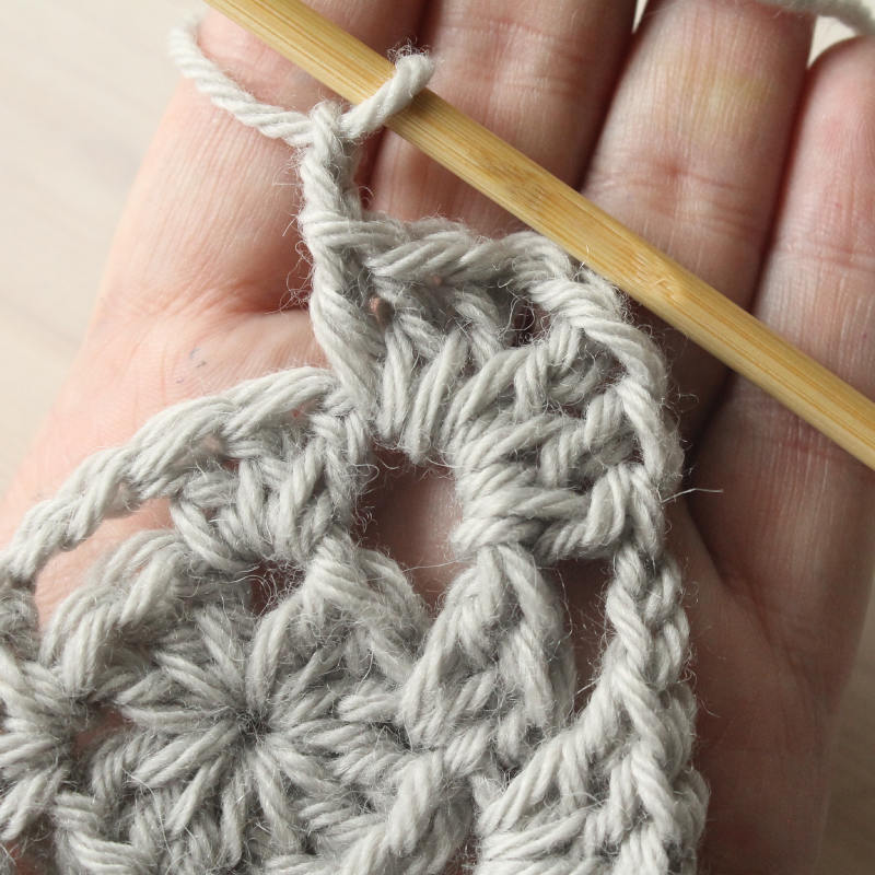 Learn to crochet a granny square tutorial