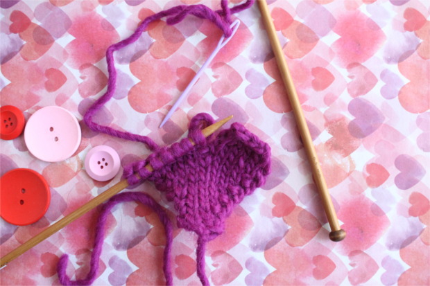One ball challenge: last minute free Valentine's Day knitting pattern